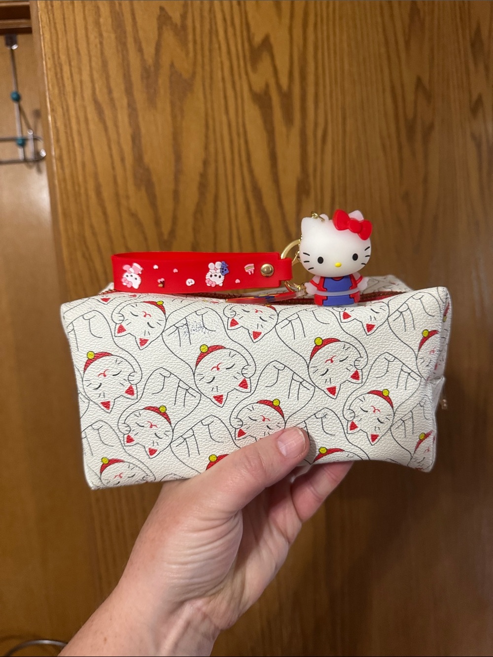 Lucky cat pouch with hello kitty keychain